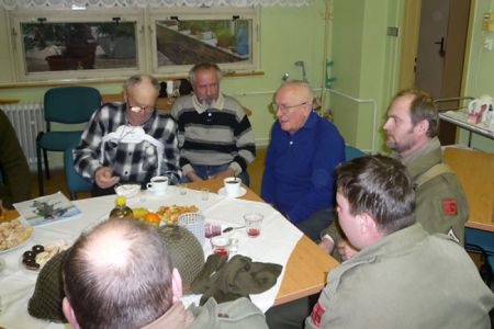 Opět rádi navštěvujeme veterány, kteří sice bojovali na různých frontách, ale nakonec se sešli v domově důchodců v Šumperku.