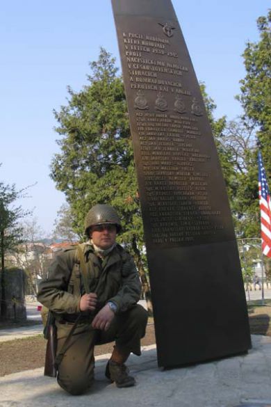 Památník letcům RAF z Písku a okolí byl odhalen 8. 5. 2006 na Fügnerově náměstí v Písku.