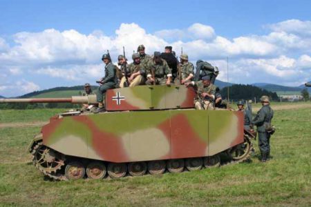PzKpfw IV byl sice jako jediný německý tank vyráběn po celou dobu 2. světové války, ale v dnešní době není k vidění každý den. Na akci Cihelna se zúčastnil i bojových ukázek.